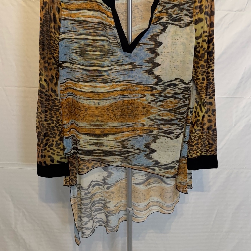 Dor Dor Couture Mixed-Print V-Neck Long Sleeve Blouse in Gold and Blue